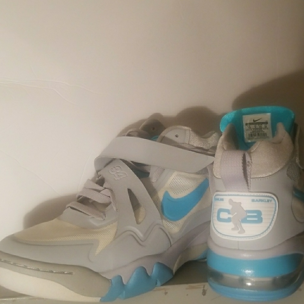 Basketball shoes